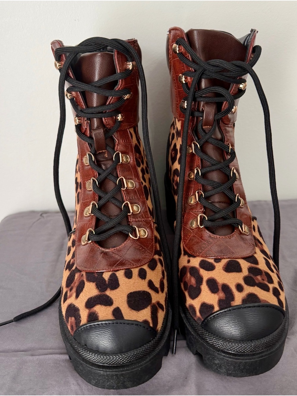 NWOT BAMBOO Leopard Print Lace-Up Combat Boots Size 8.5